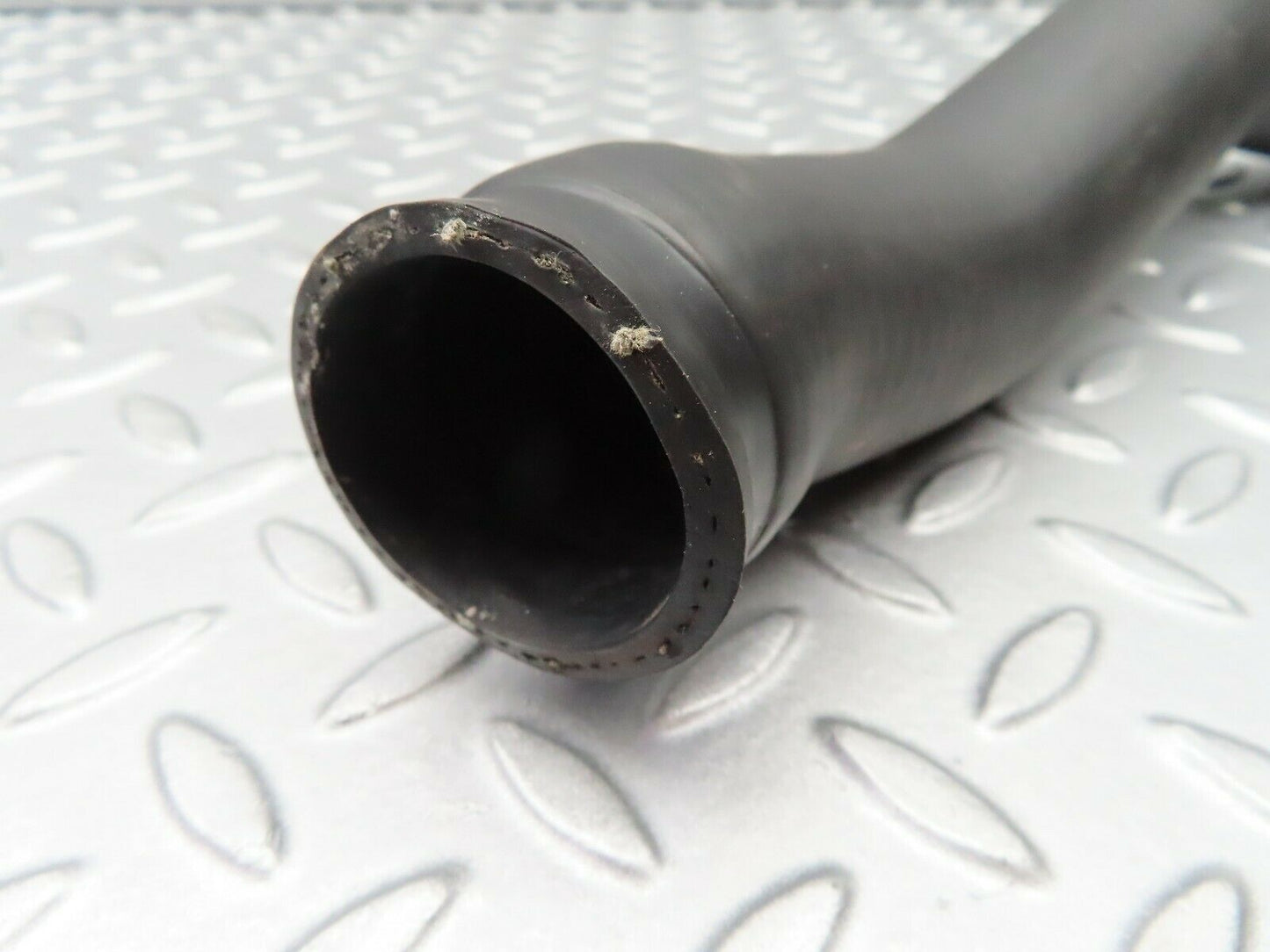 5172 Mercedes-Benz R107 350SL Bottom Radiator Hose 1075010082