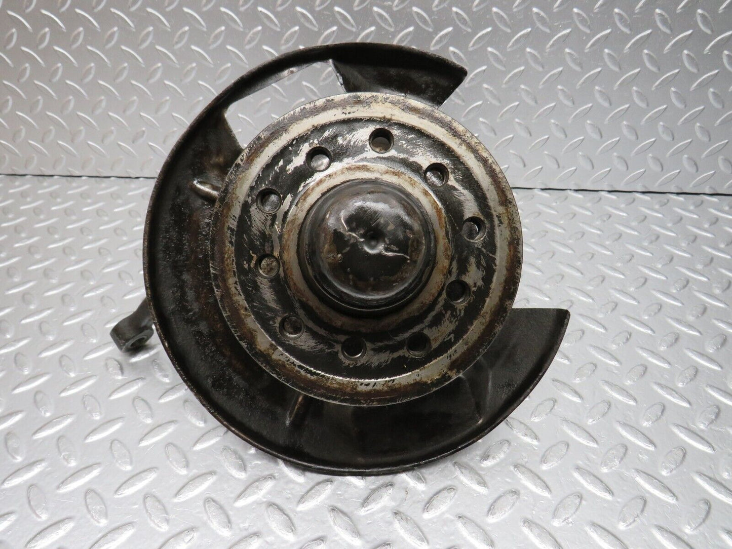 0849 Mercedes-Benz C107 350SLC Coupe Wheel Hub Front Left