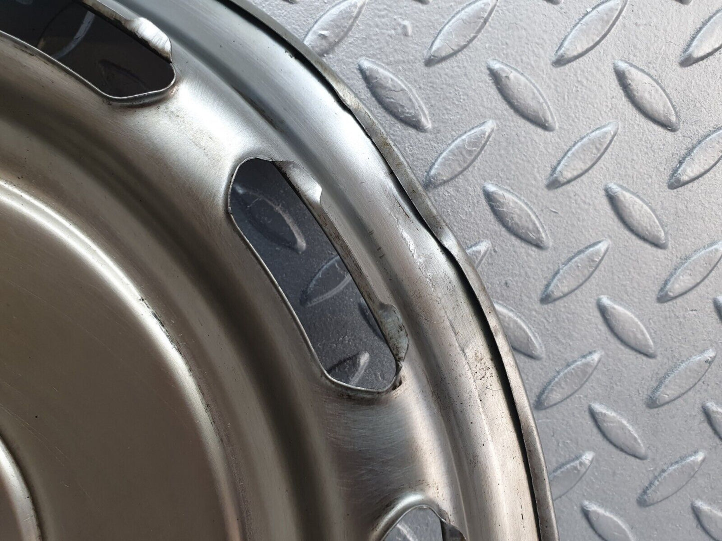 43230 Mercedes-Benz W108 280SE Wheel Hub Cap 14''