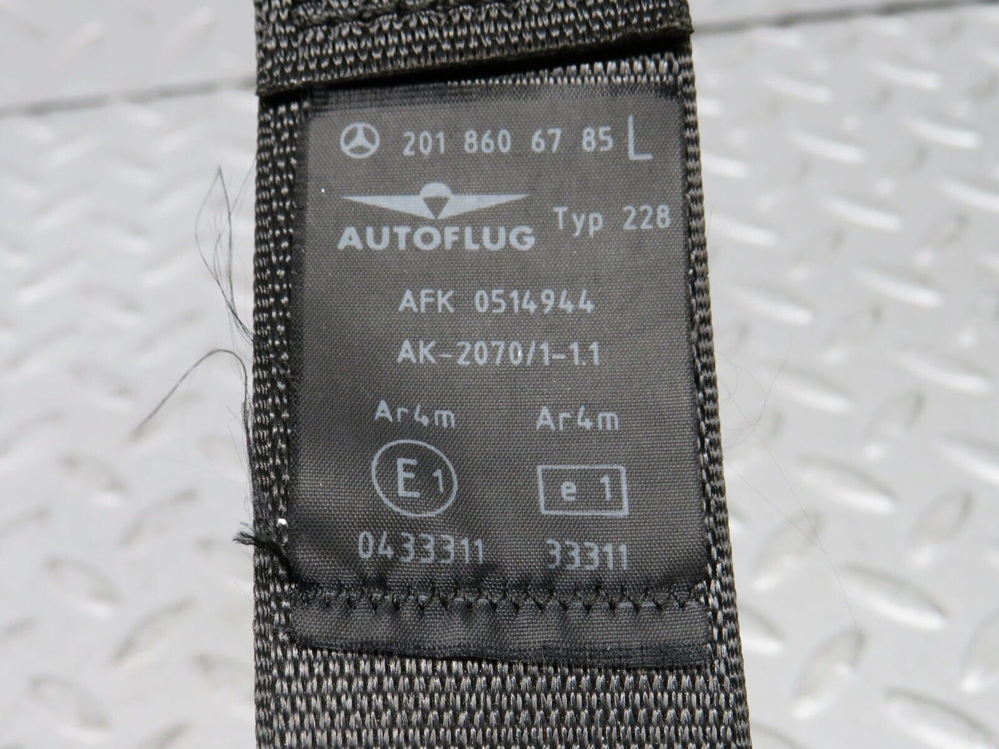 39055 Mercedes-Benz W201 190E 2.6L Front Left Seat Belt With Buckle 2018606785 1248606169