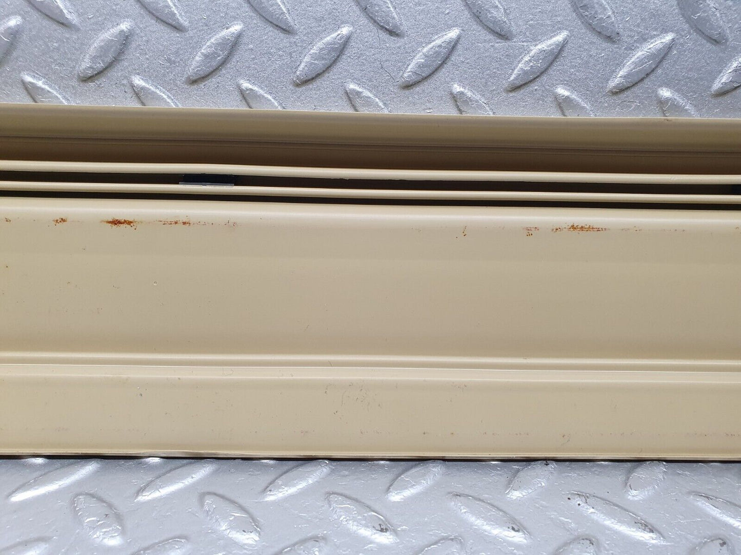 40942 Mercedes-Benz W126 300SE Front Left Door Sill Trim Beige