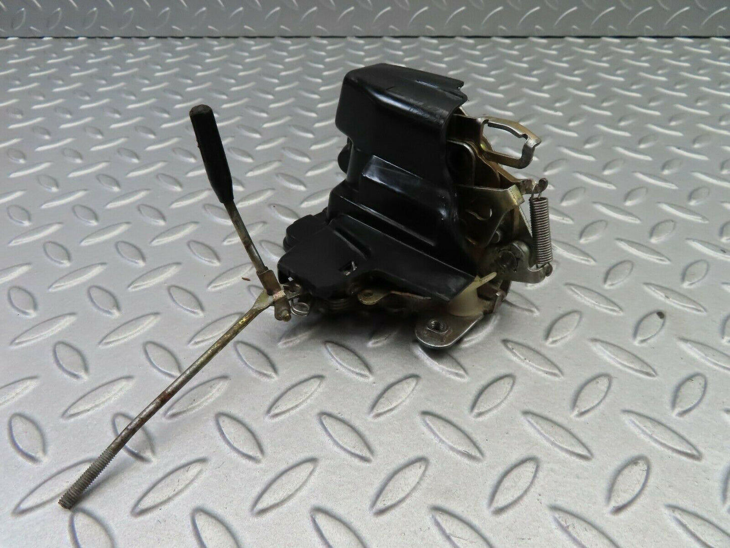 6117 Mercedes-Benz W126 380SE Front Left Door Lock Mechanism