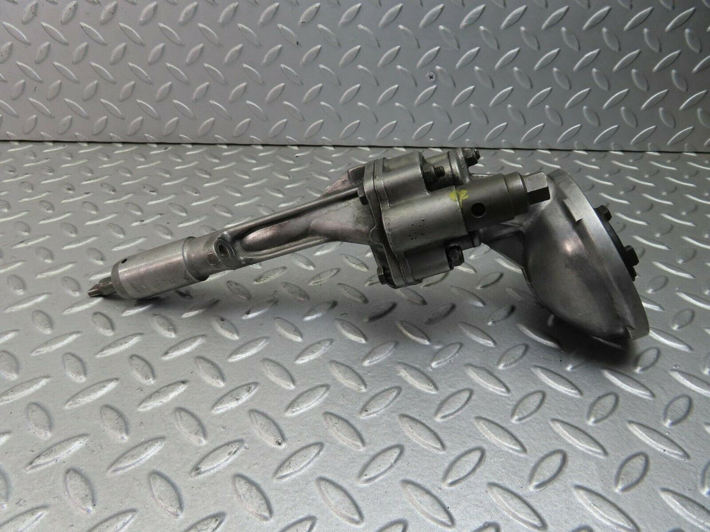 8815 Mercedes-Benz W115 Oil Pump 1151860101