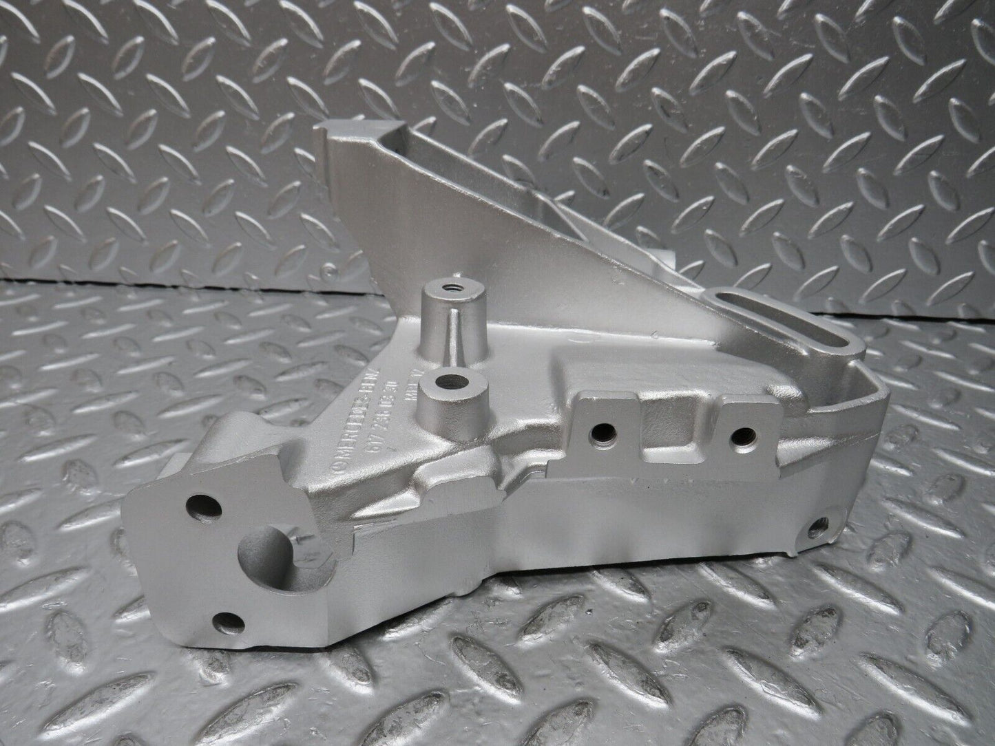 26825 Mercedes-Benz W123 240D Power Steering Pump Bracket 6172360330