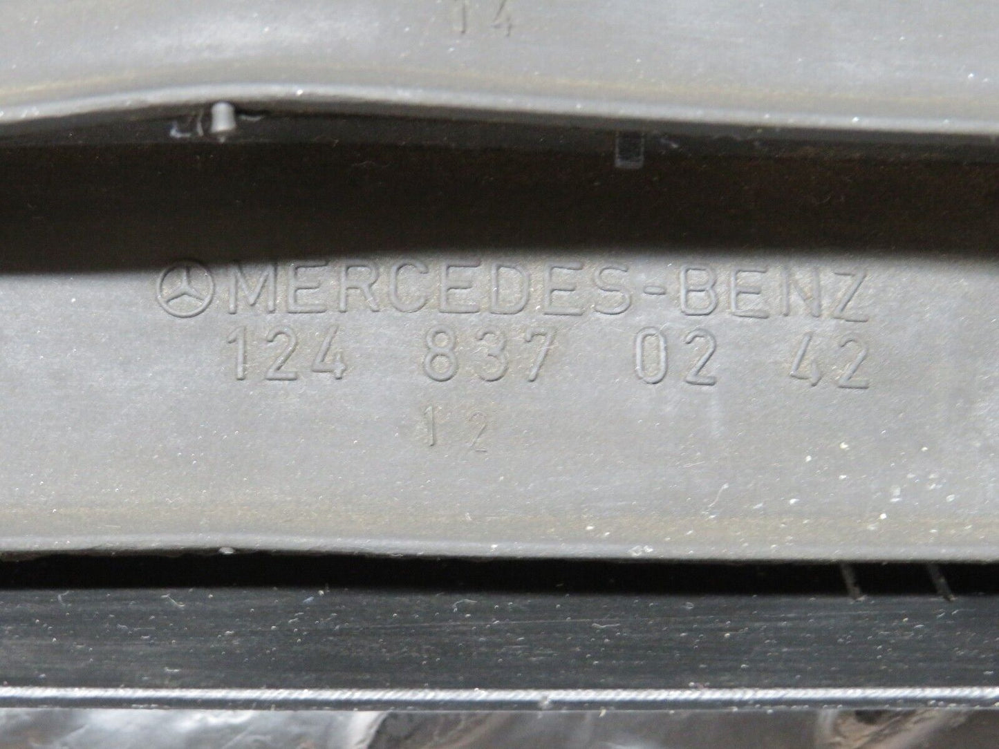 31390 Mercedes-Benz S124 220TE Wagon Air Intake Vent 1248370230 1248370242