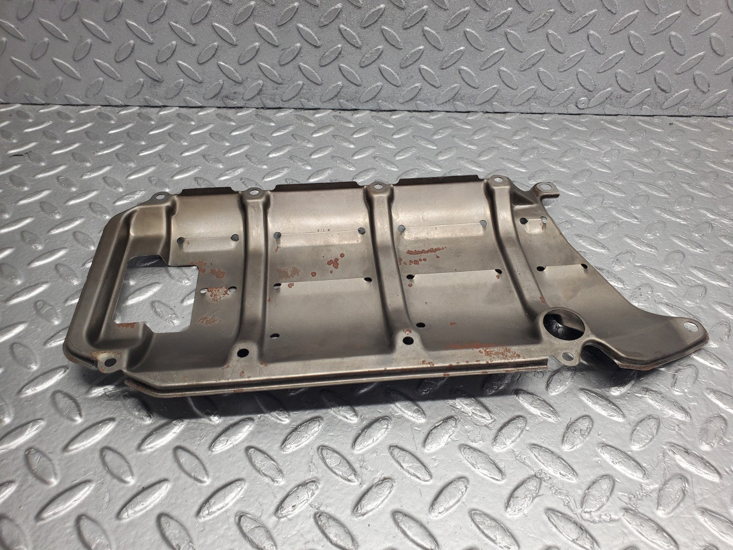 W124 Wagon baffle plate used OEM