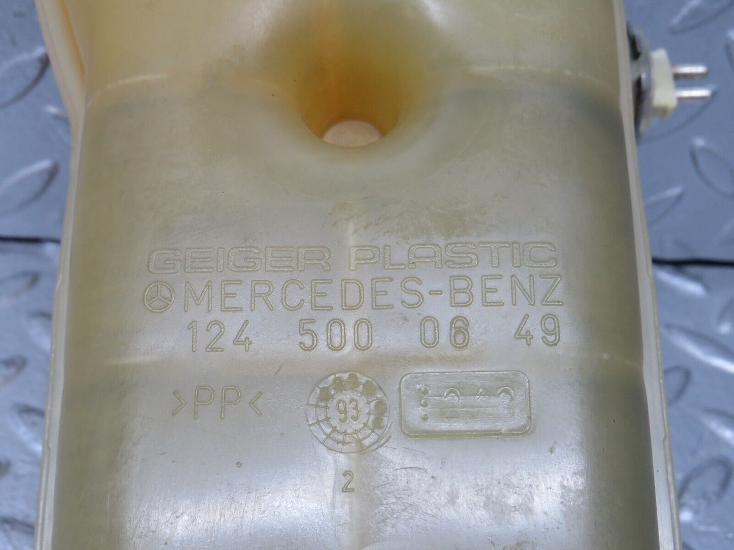 39041 Mercedes-Benz W201 190E Coolant Reservoir Tank No Cap 1245000649