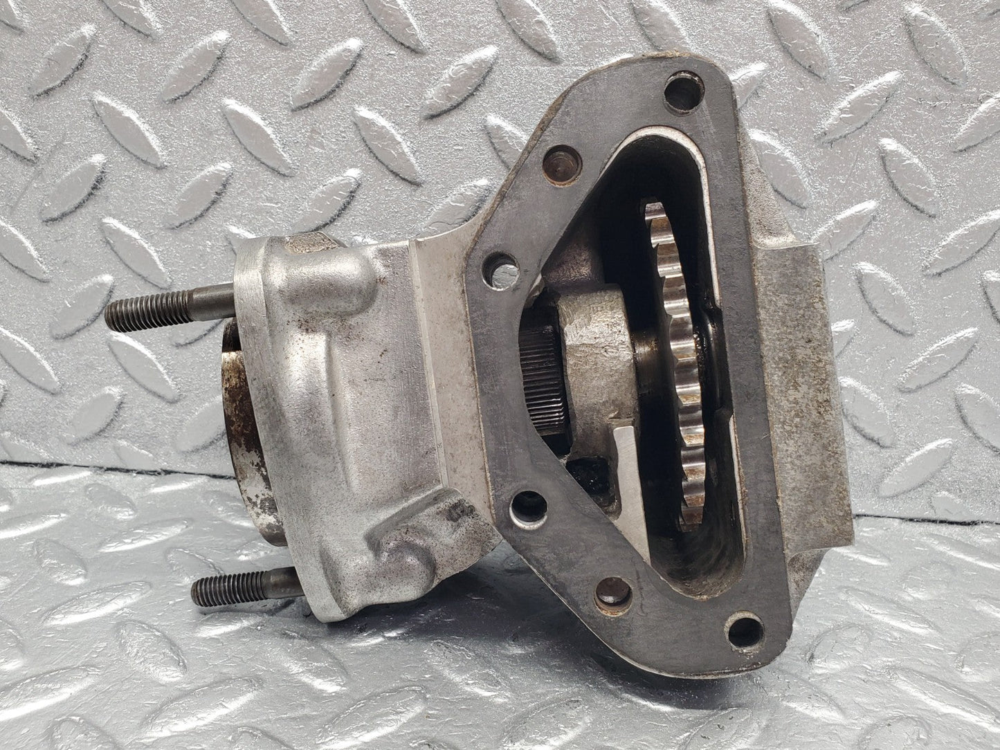 W112 injection pump drive housing used OEM