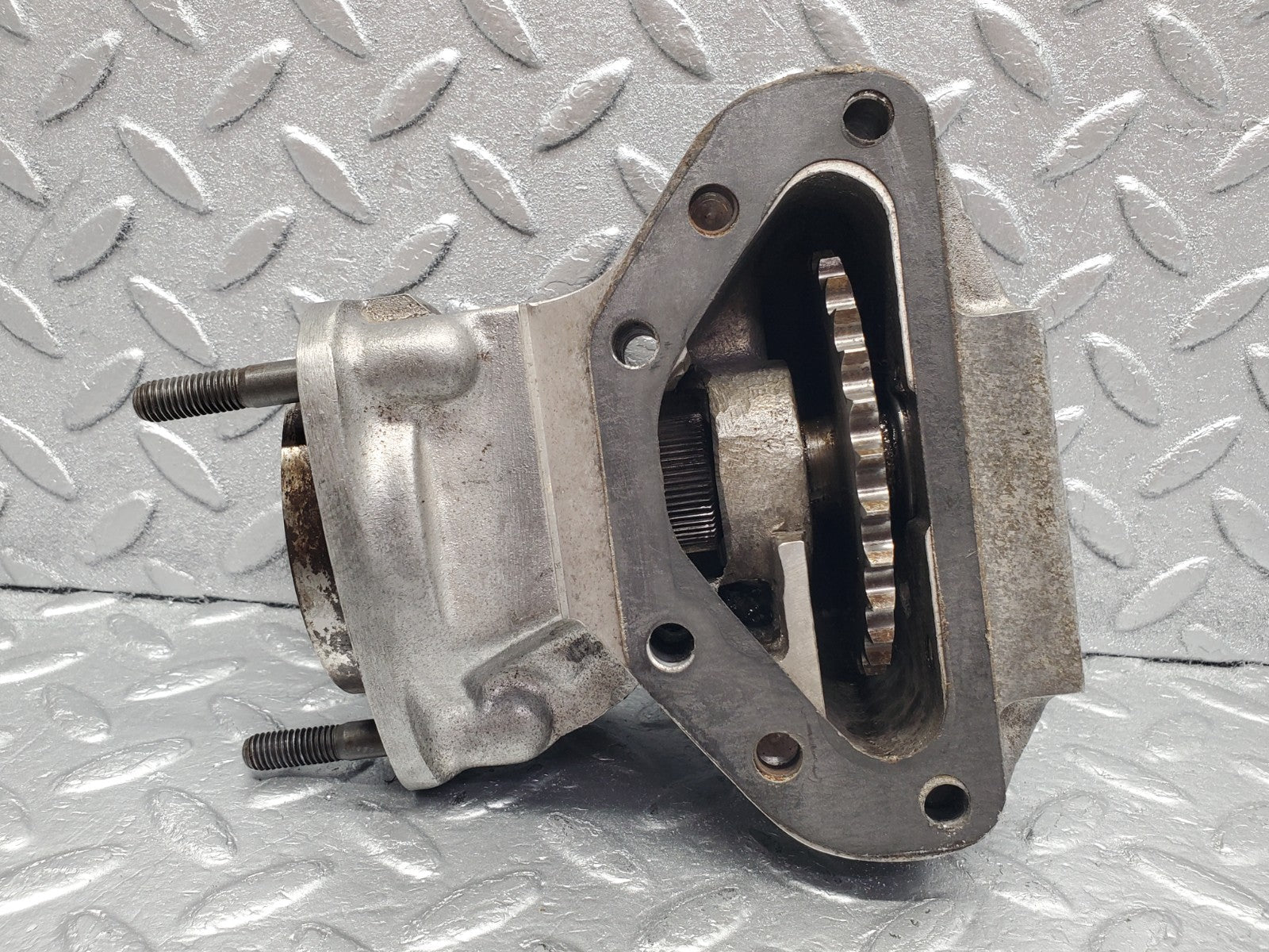 W112 injection pump drive housing used OEM