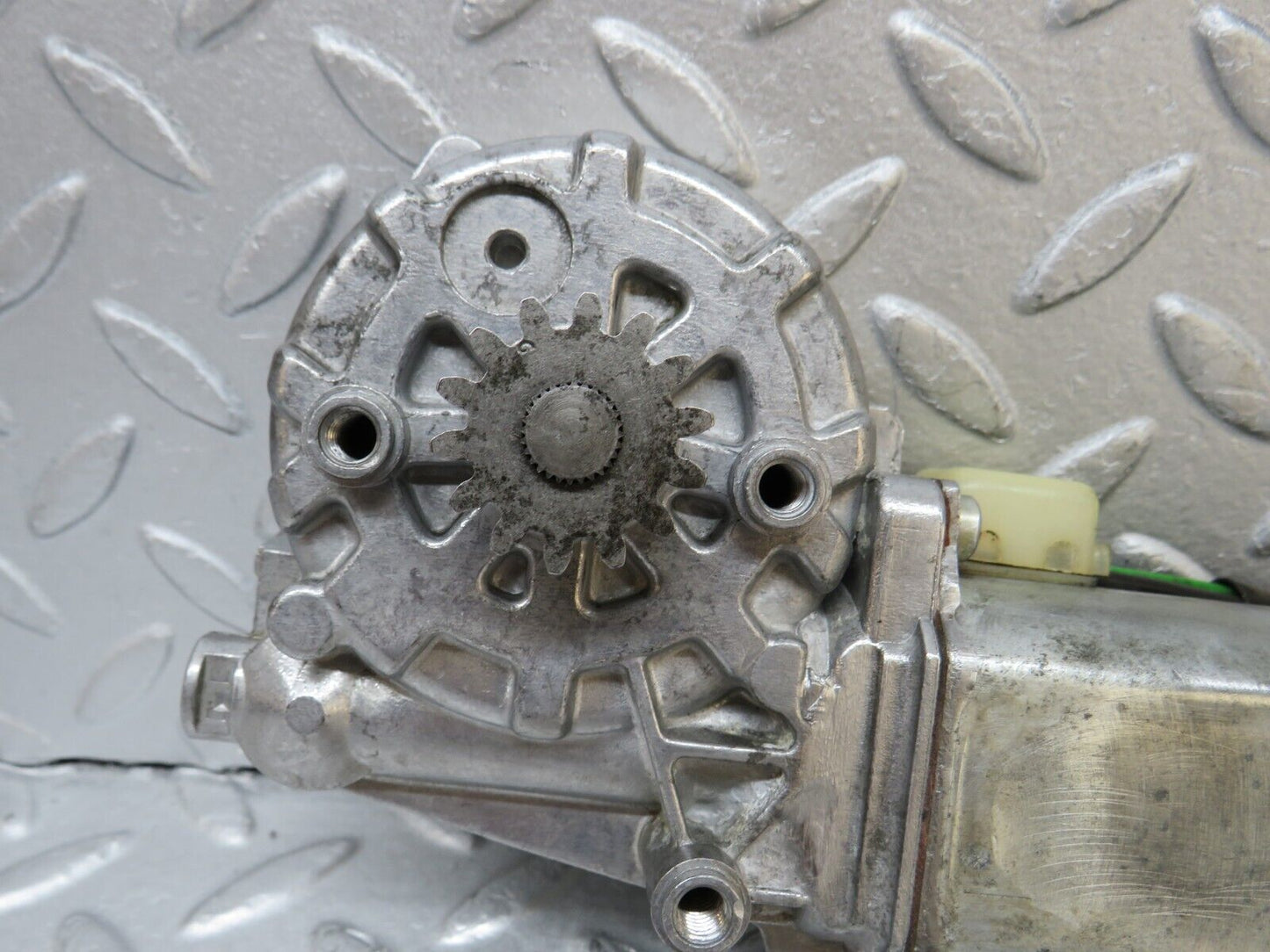 37018 Mercedes-Benz C126 420SEC Coupe Rear Left Window Regulator Motor 0130821065
