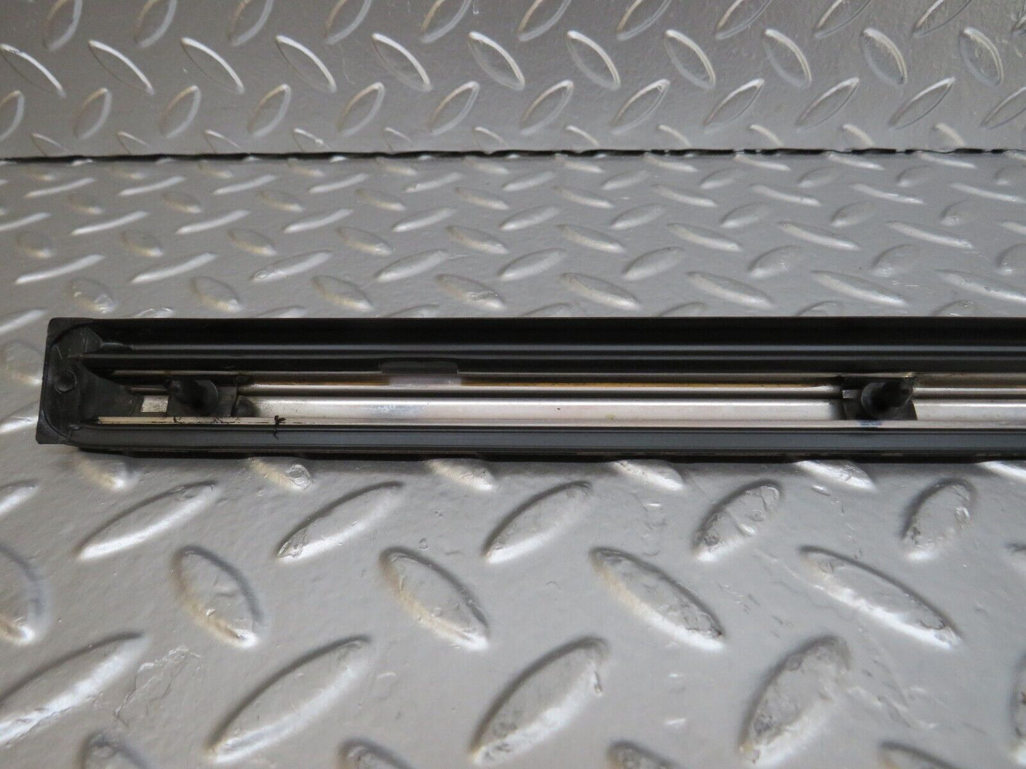26080 Mercedes-Benz W116 450SE Front Left Door Centre Moulding Trim
