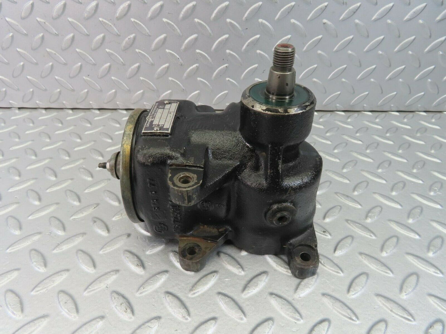 8910 Mercedes-Benz W116 Power Steering Pump 1164601780