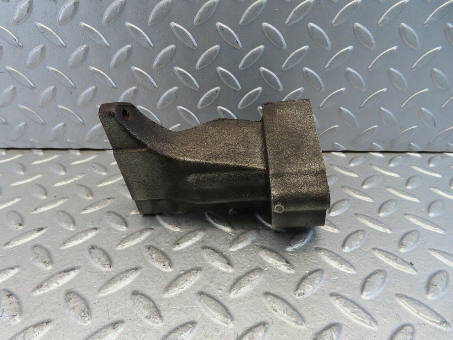 11252 Mercedes-Benz W221 S320 Turbo Bracket 6420960345