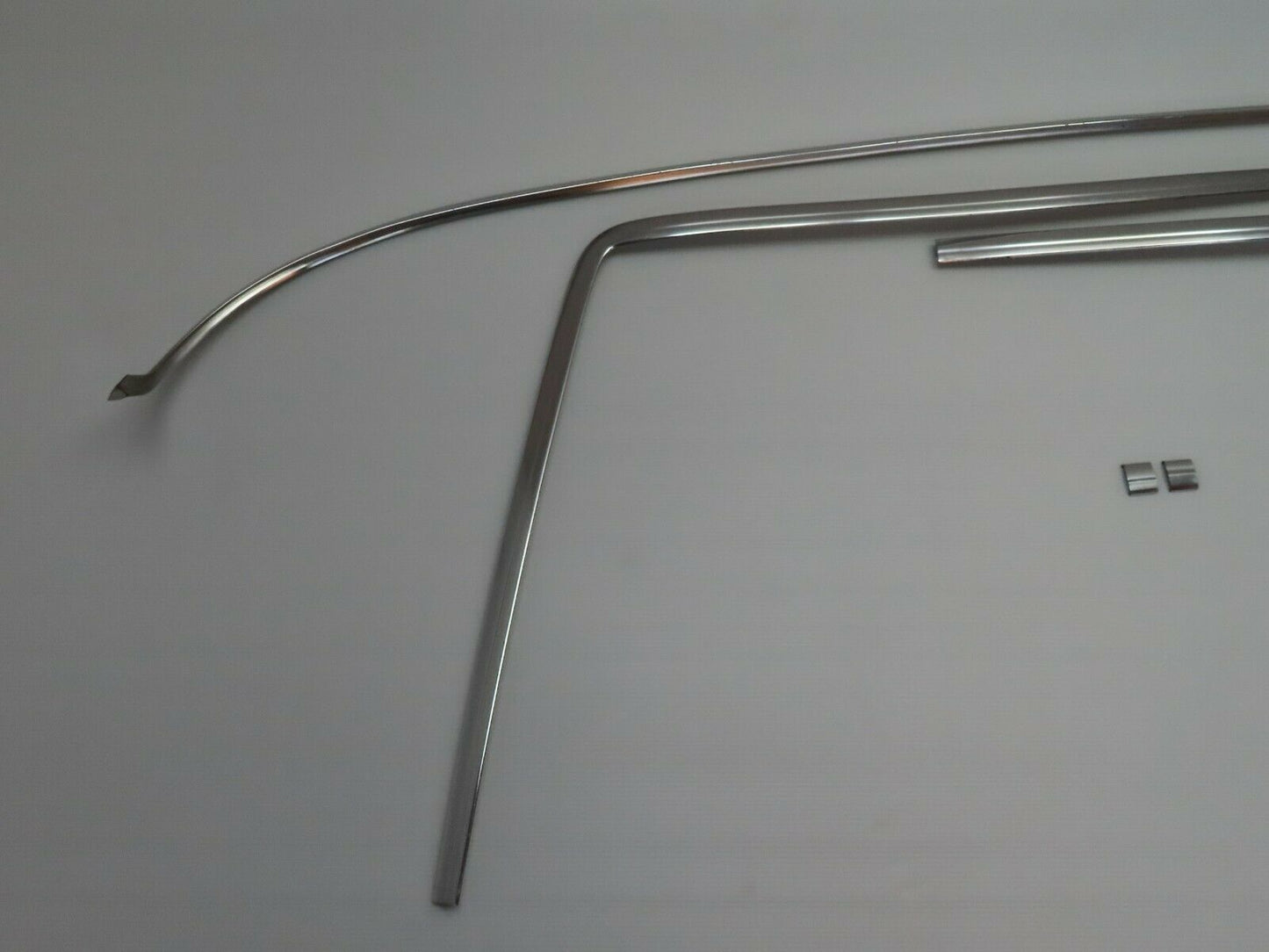 7448 Mercedes-Benz W116 450SE Front Windscreen Chrome Frame