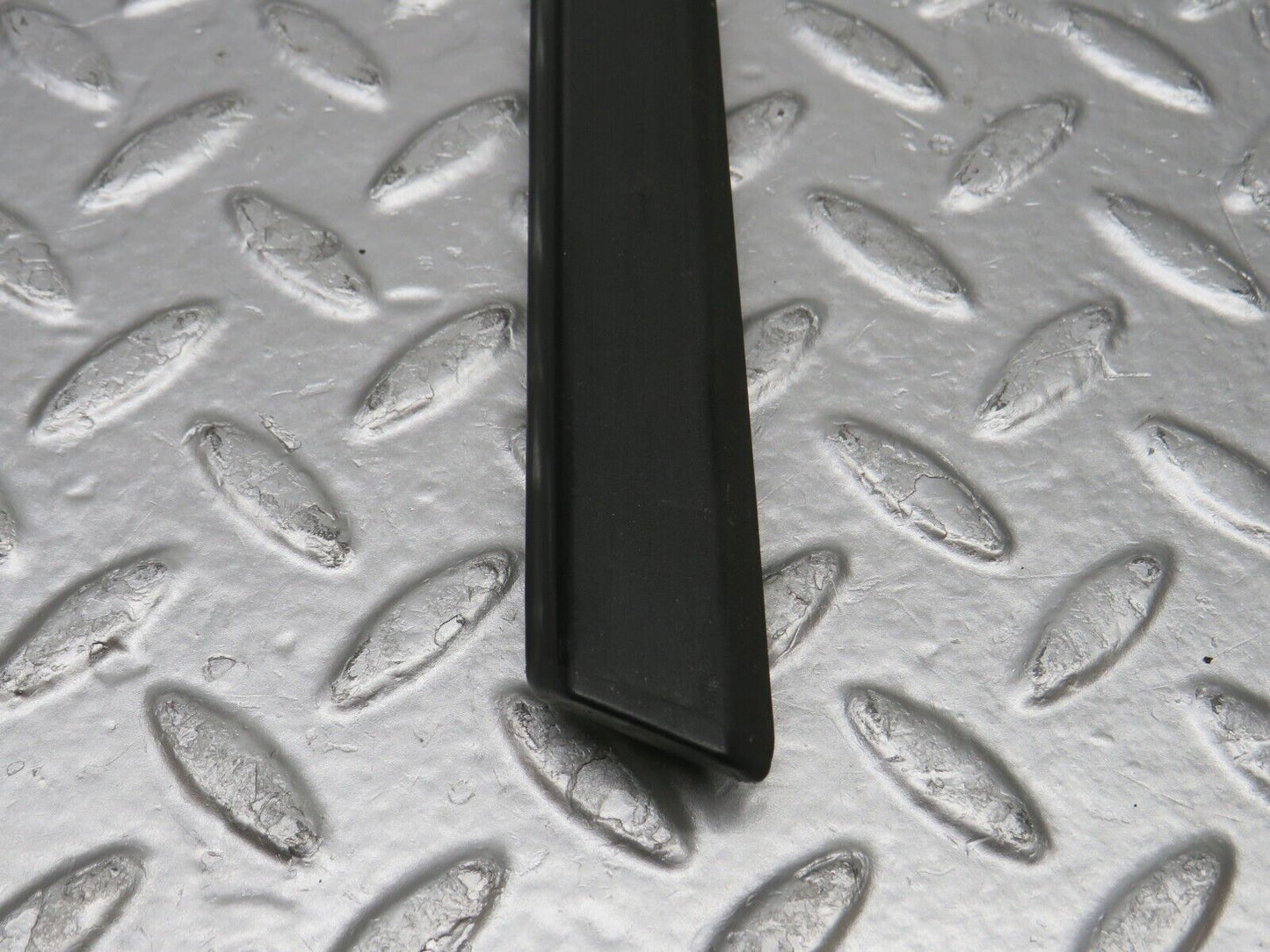 33849 Mercedes-Benz W201 190E 2.0L Rear Left Door Centre Moulding Trim