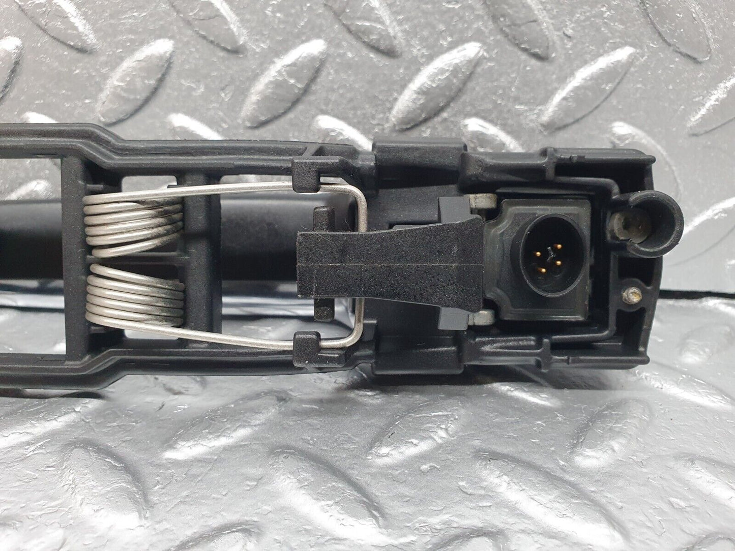42035 Mercedes-Benz W202 C200 Front Left Exterior Door Handle No Key