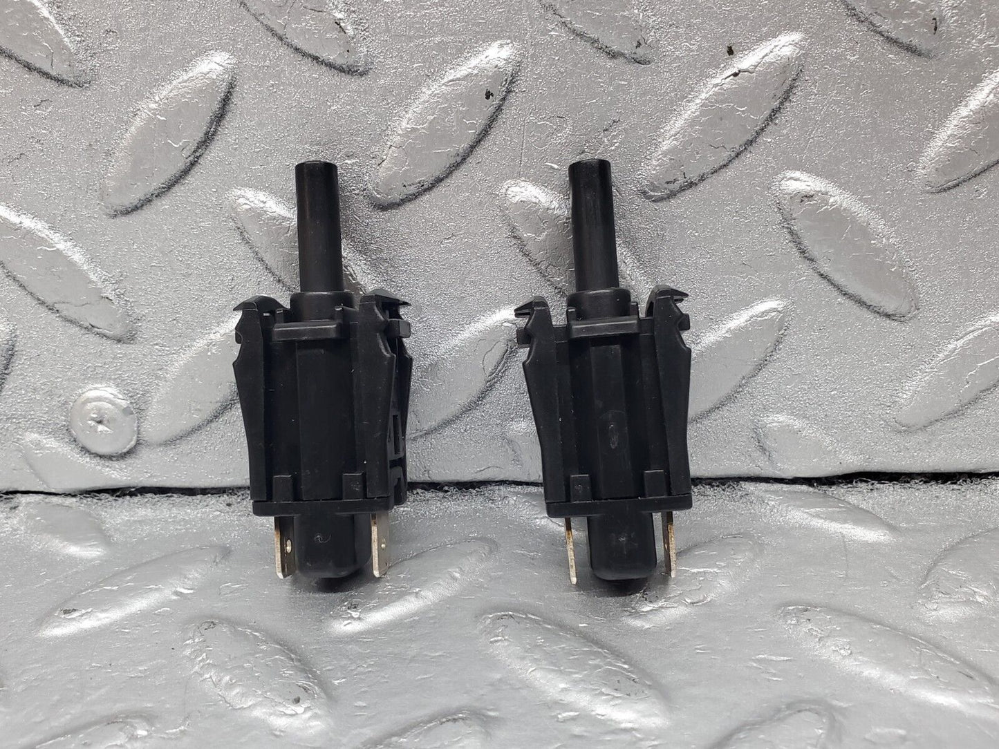 45889 Mercedes-Benz W126 420SE Door Contact Switch 2x 0015458714