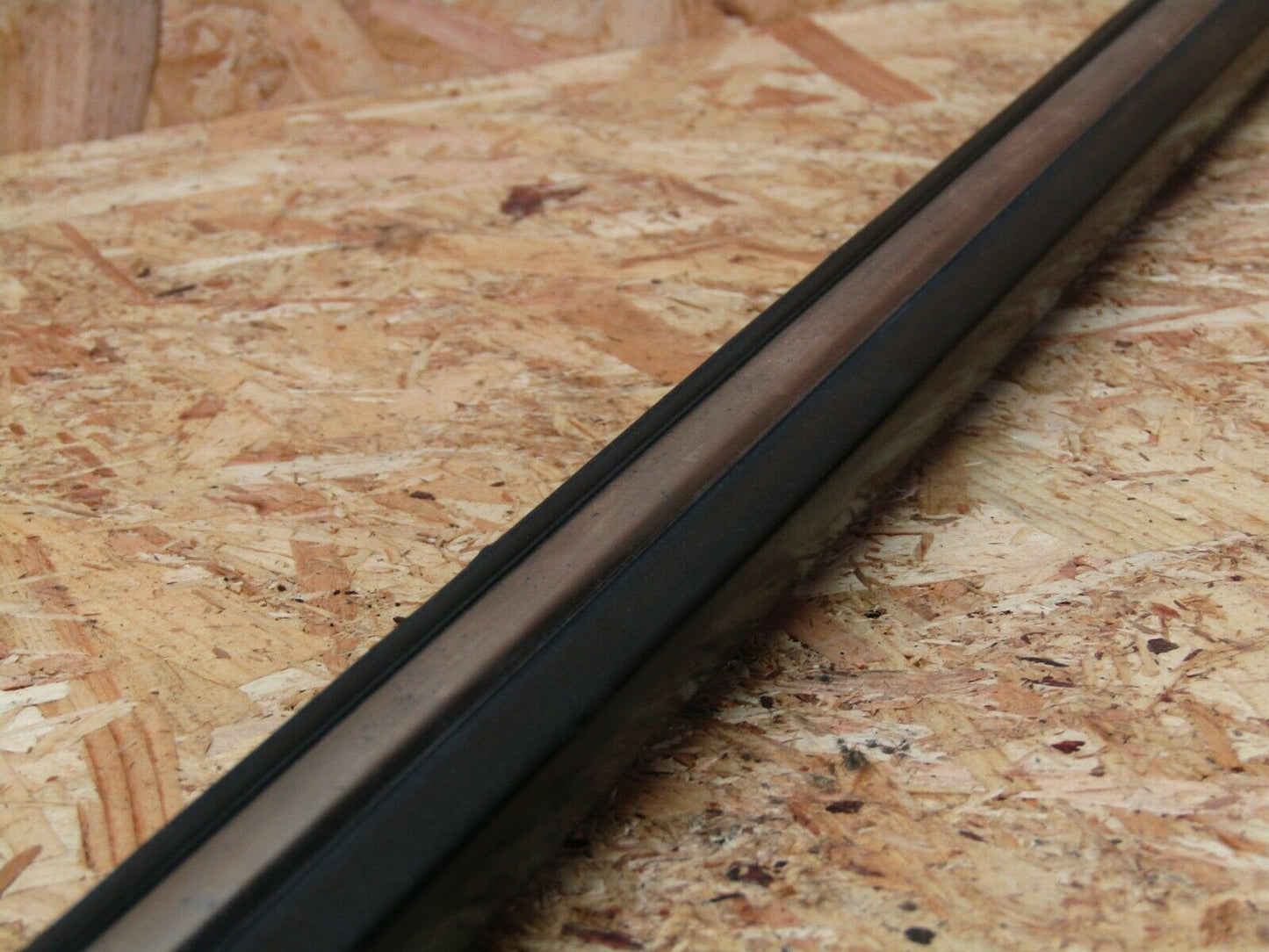 2171 Mercedes-Benz W116 350SE Front Right Door Centre Moulding Trim