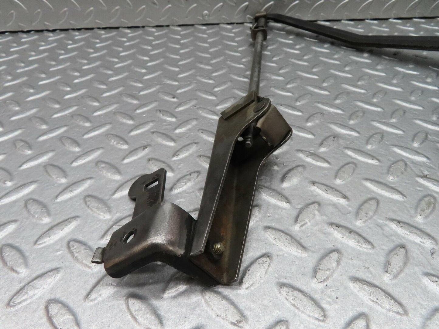 18144 Mercedes-Benz W123 200 Handbrake Regulator