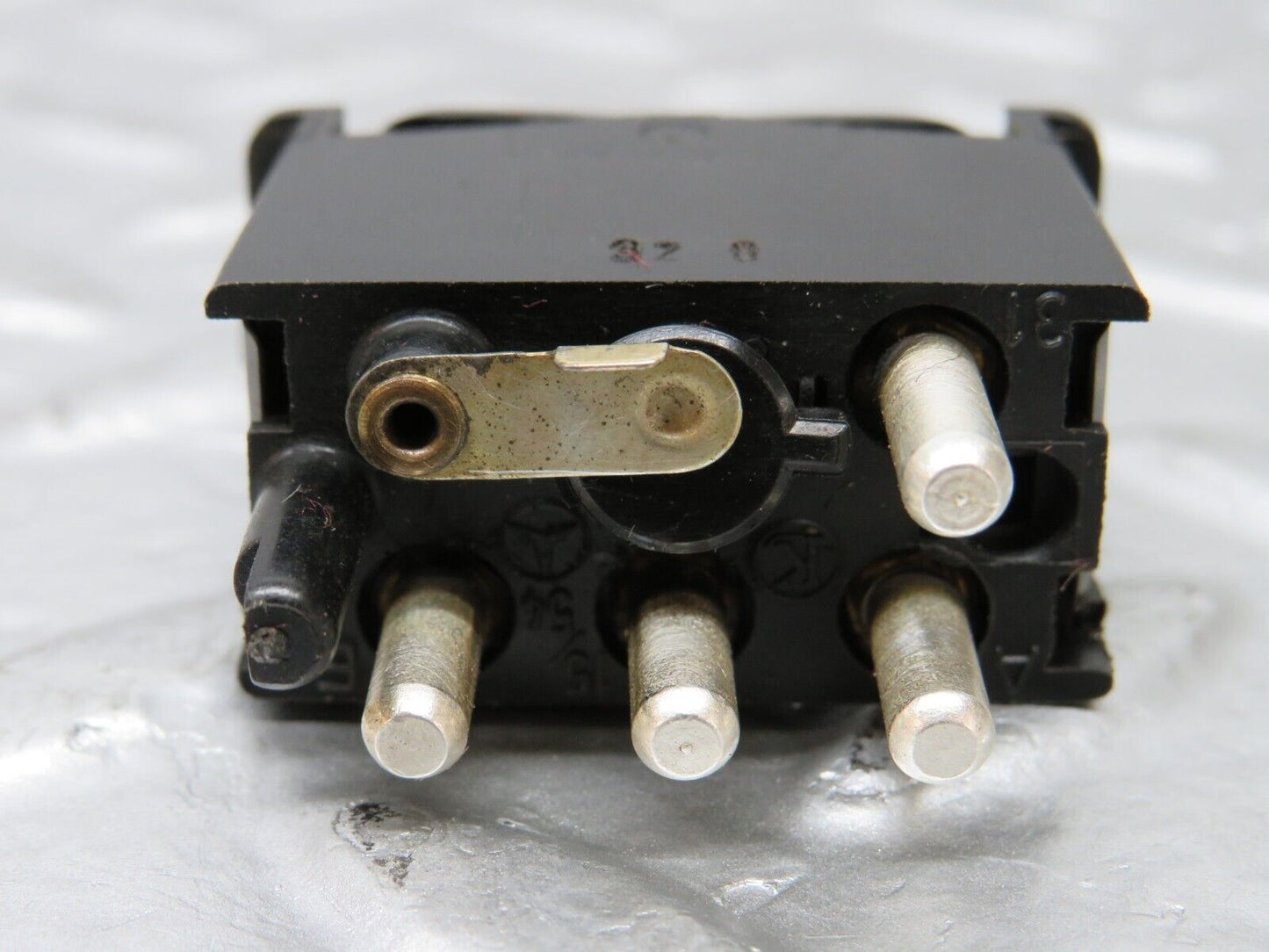 25347 Mercedes-Benz W201 190D Rear Heated Window Switch 0008206010