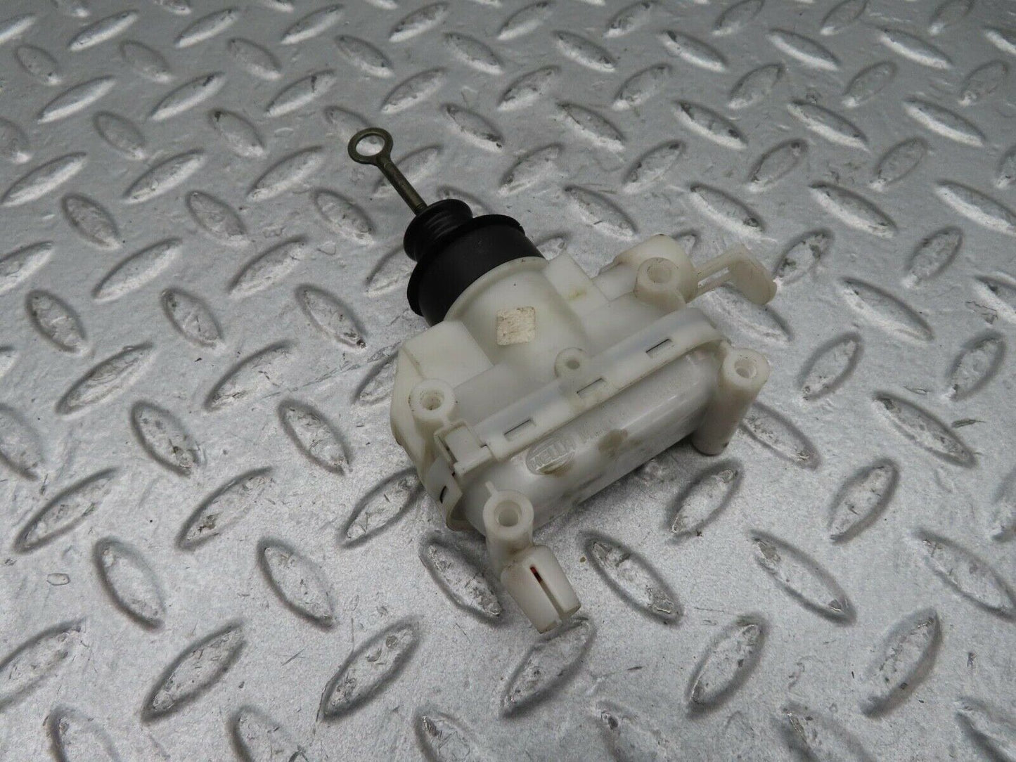 14551 Mercedes-Benz W201 190E Front Left Door Lock Vacuum Actuator