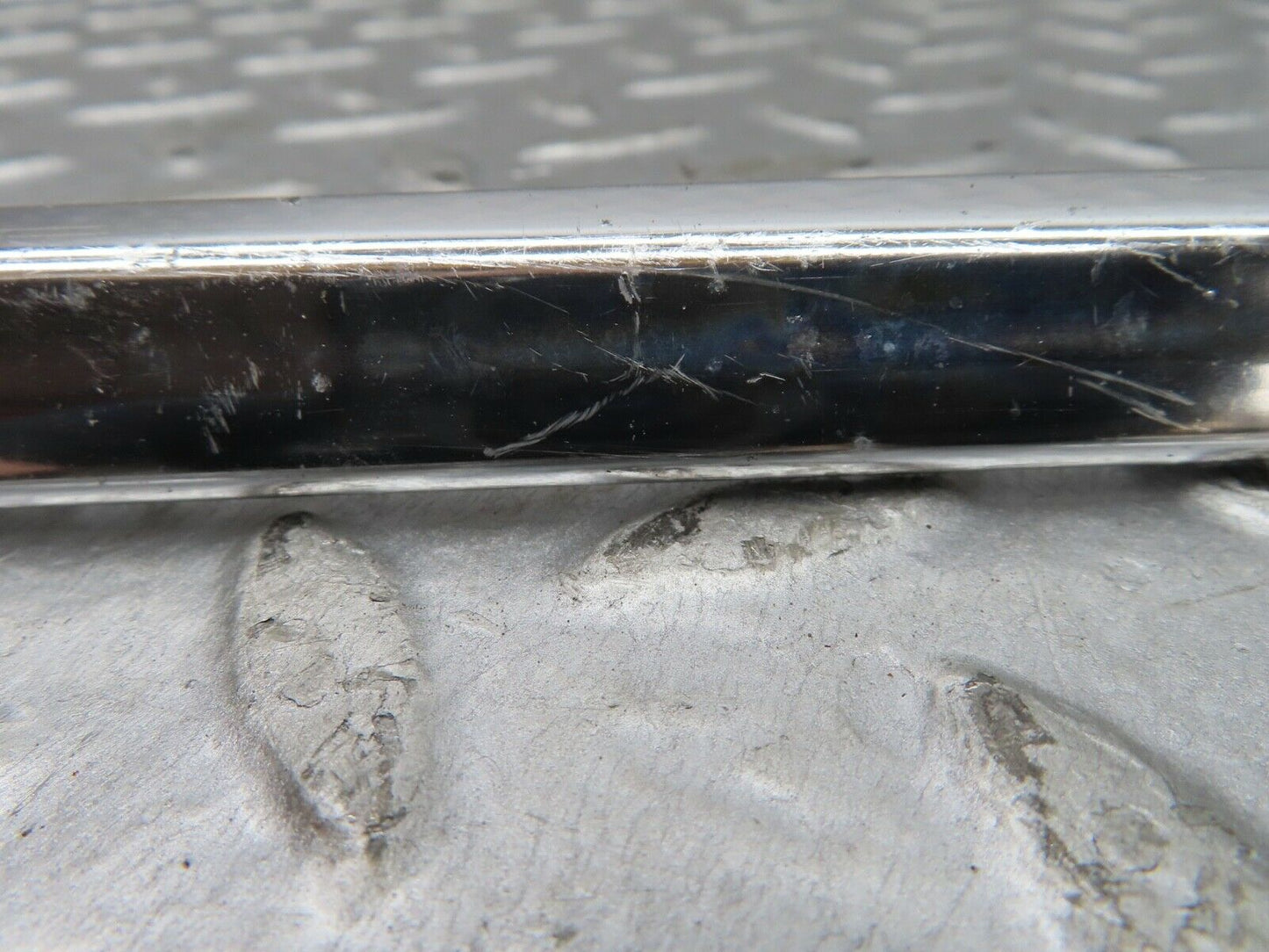 19123 Mercedes-Benz W123 300D Front Right Door Chrome Moulding Trim
