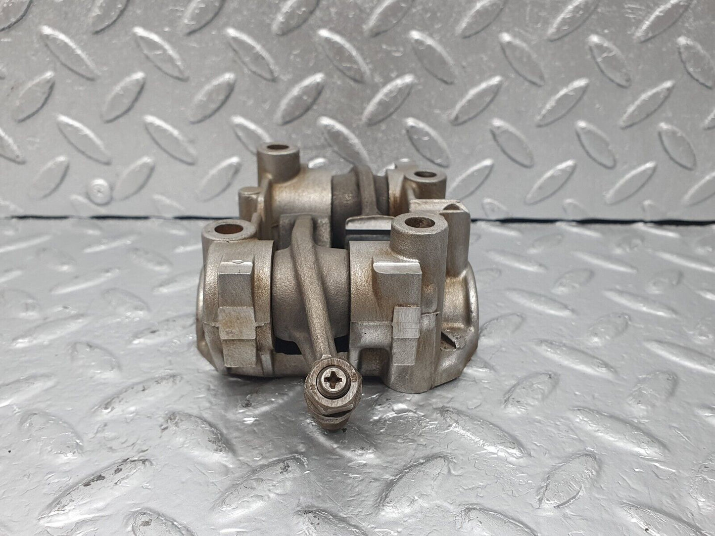 44009 Mercedes-Benz C123 230CE Rocker Arms Camshaft Bearing Block 1020512110