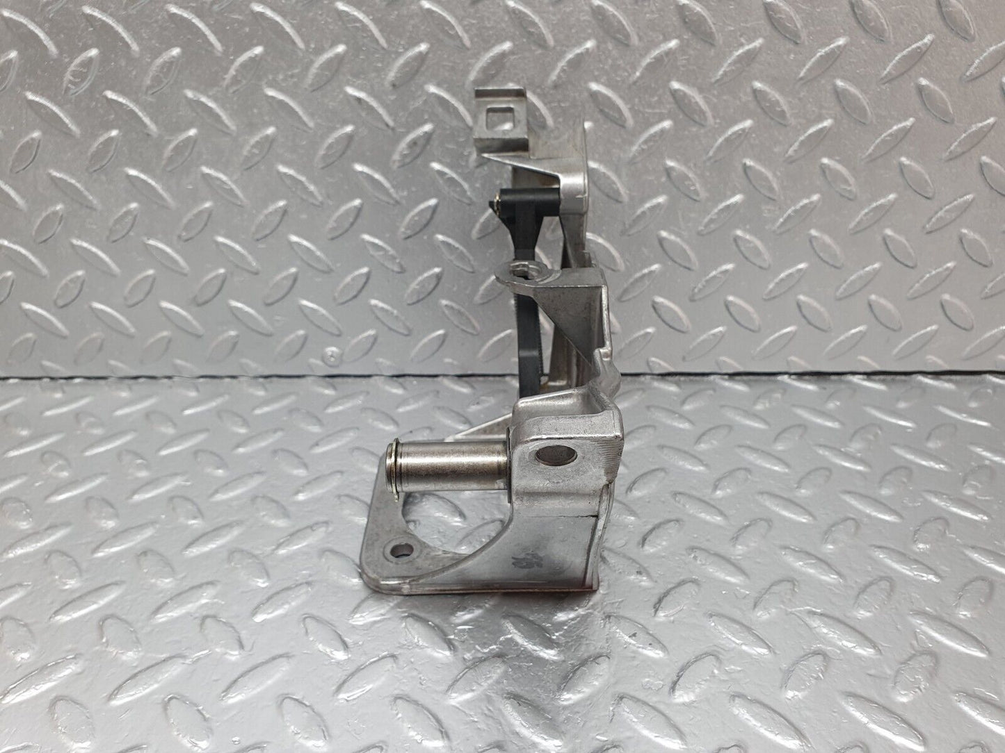 42200 Mercedes-Benz R129 320SL Coupe Brake Pedal Bracket 1242901019 1402921031