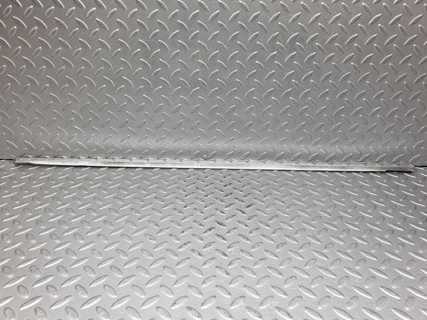 41189 Mercedes-Benz W126 300SE Front Right Door Chrome Moulding Trim