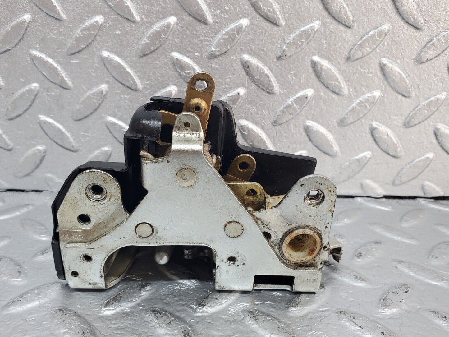 44431 Mercedes-Benz W123 280E Front Left Door Lock Mechanism 1237230108