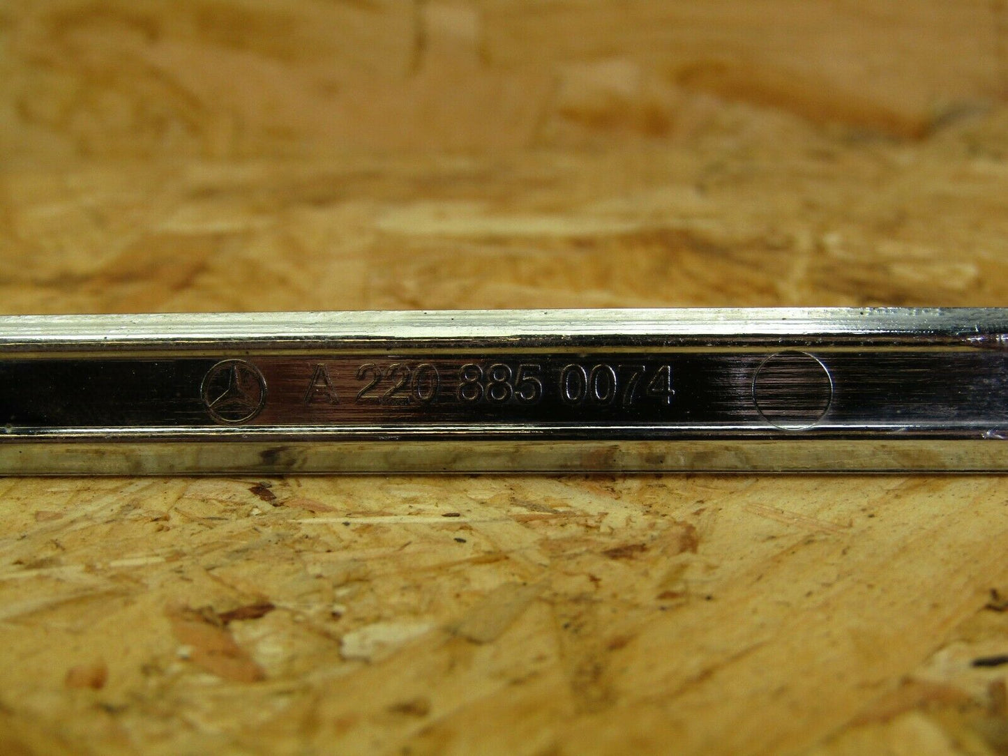 2184 Mercedes-Benz W220 S430 Rear Bumper Centre Chrome Trim 2208850074