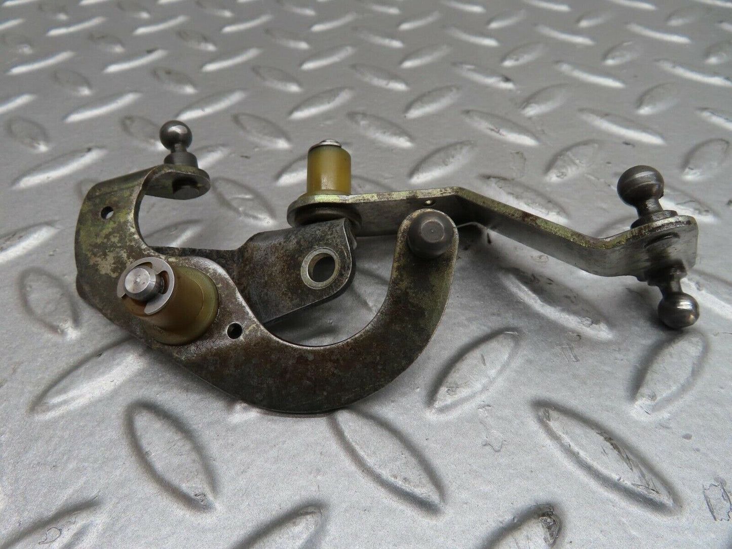 15455 Mercedes-Benz W123 230E Throttle Linkage