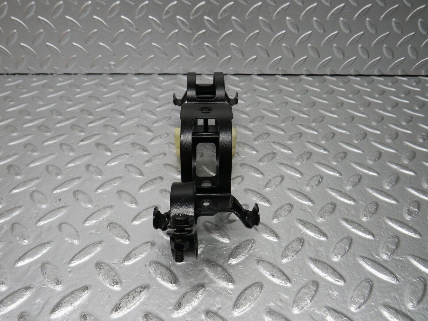 30384 Mercedes-Benz W124 230E Fuel Pump Fuel Filter Bracket Holder