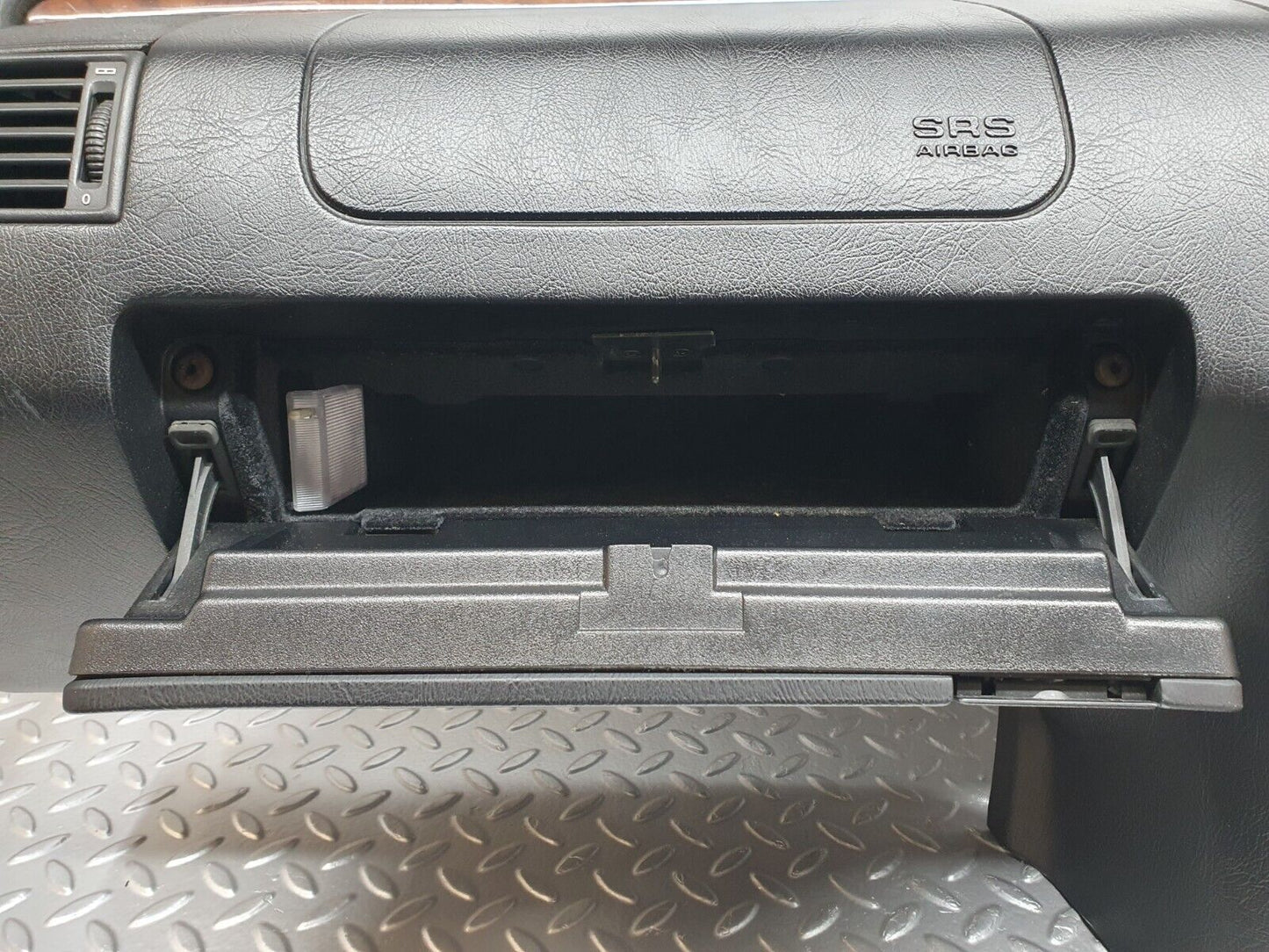 41837 Mercedes-Benz W202 C200 Dashboard Black