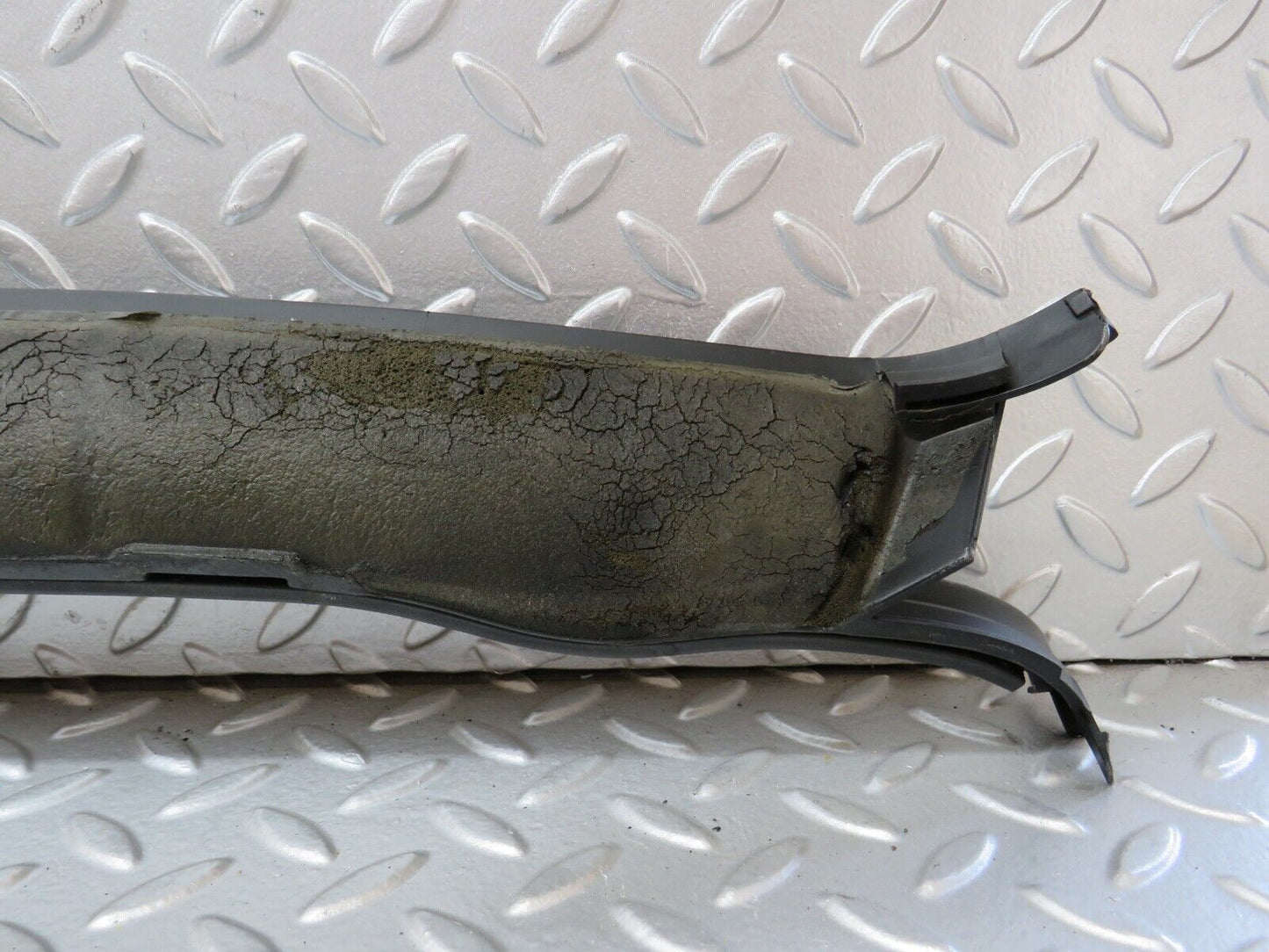 29613 Mercedes-Benz W124 230E Water Drain 1246202667 1246200978 1246200778
