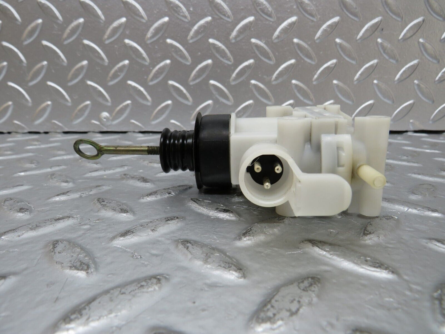25313 Mercedes-Benz W201 190D Front Left Door Lock Actuator