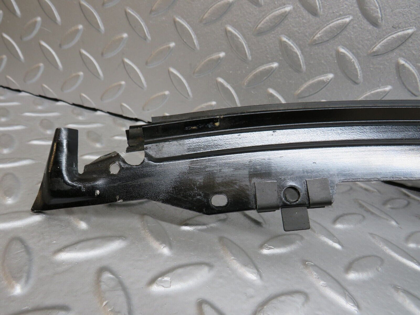 38607 Mercedes-Benz R129 280SL Coupe Front Windscreen Top Chrome Trim