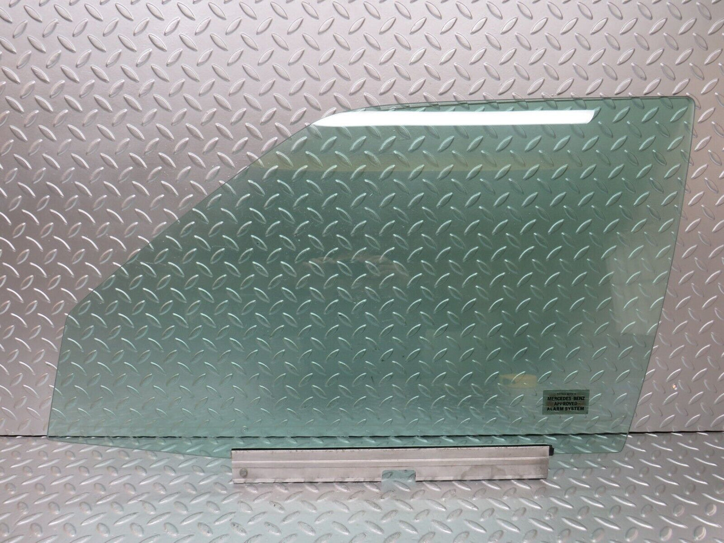 25646 Mercedes-Benz W124 280E Front Left Door Window Glass
