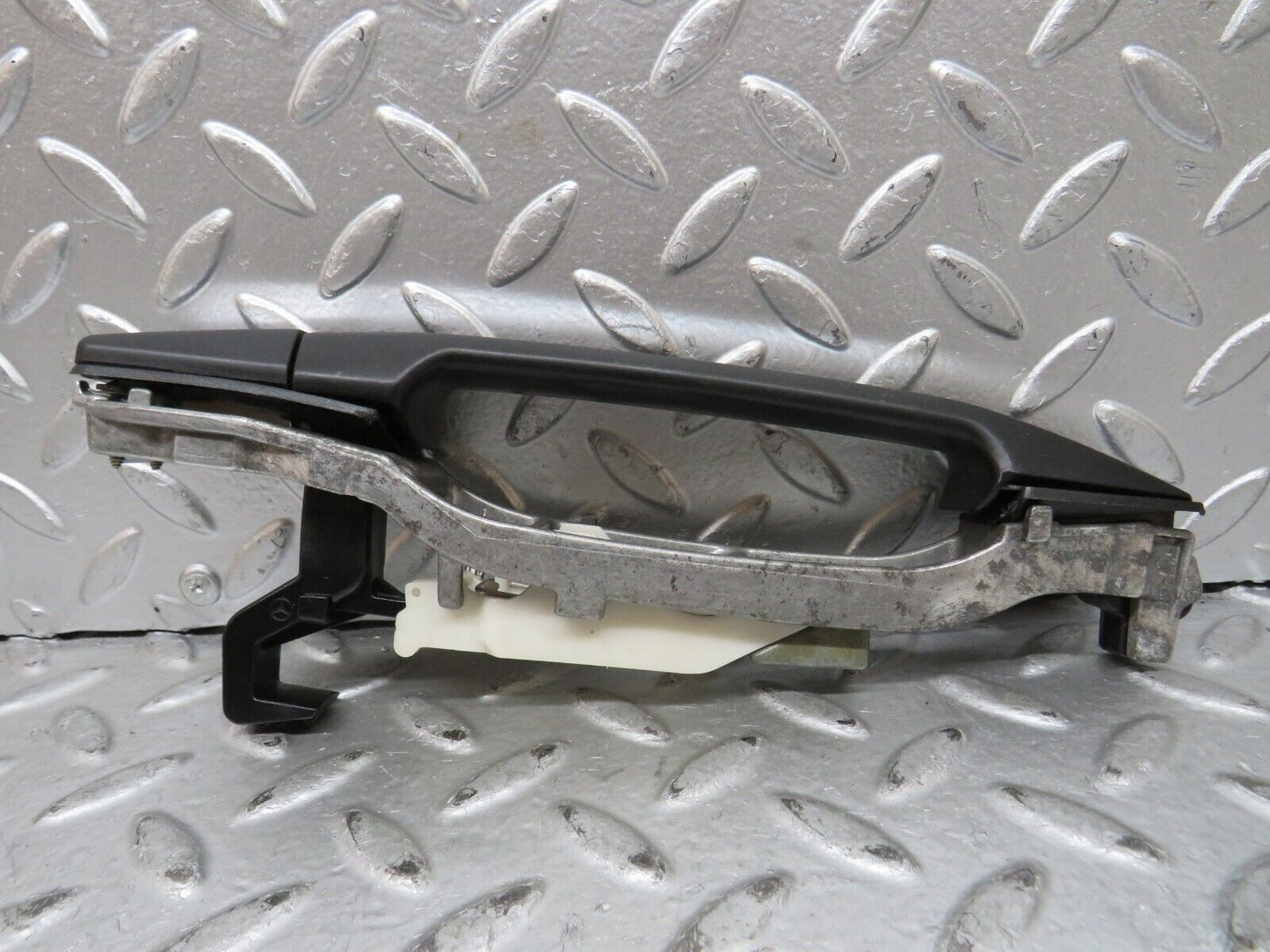 27812 Mercedes-Benz S124 300TE Rear Right Exterior Door Handle No Key