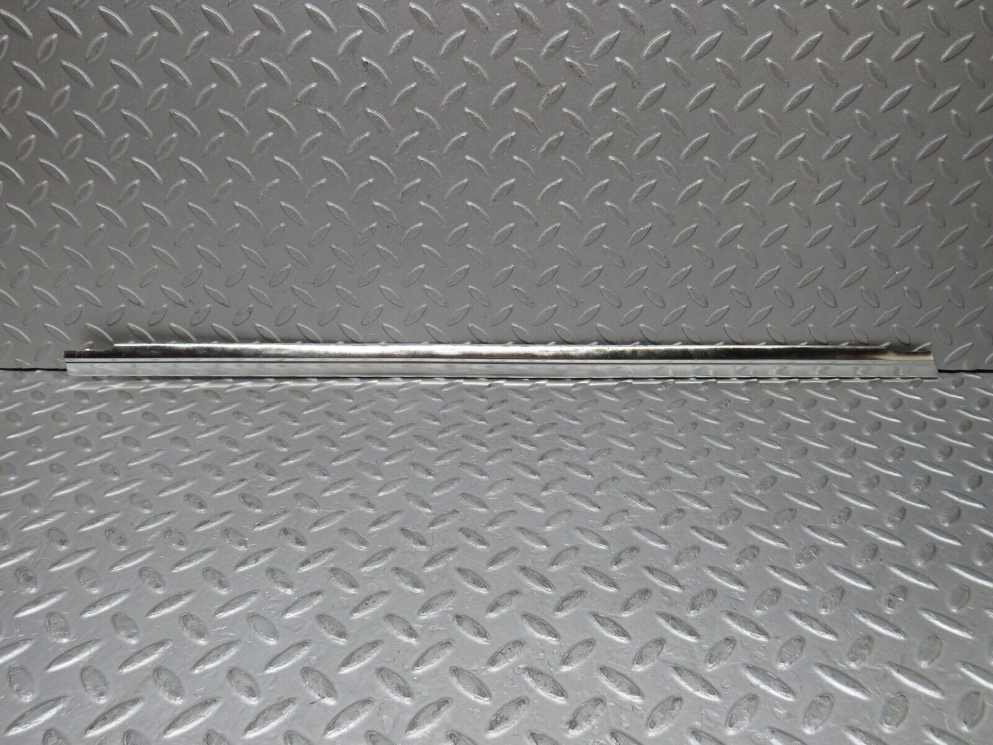 37313 Mercedes-Benz W109 300SEL Front Left Door Chrome Moulding Trim