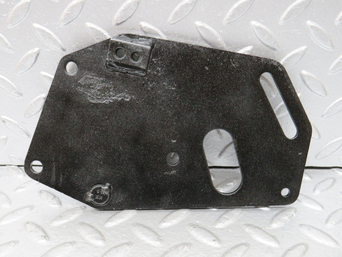 32985 Mercedes-Benz C107 R107 350 V8 Power Steering Pump Bracket