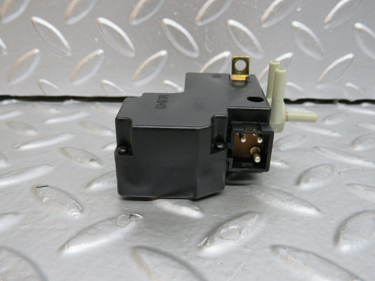 29569 Mercedes-Benz W124 230E Vacuum Valve