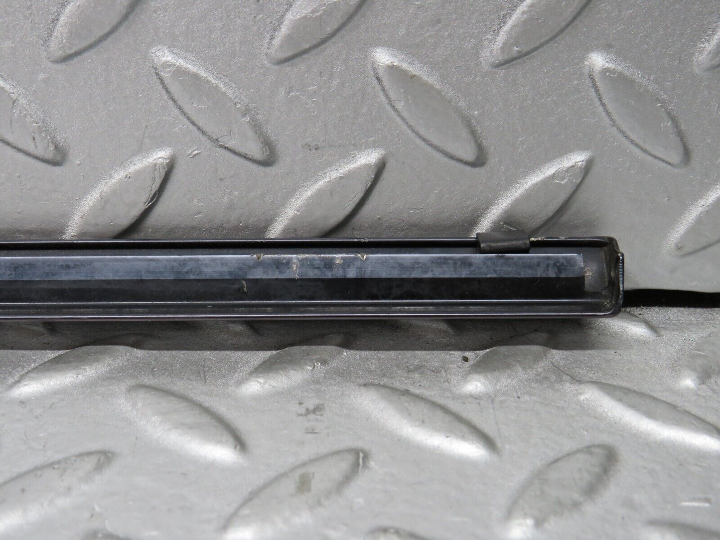 37891 Mercedes-Benz A124 320E Cabriolet Left Door Window Moulding Trim