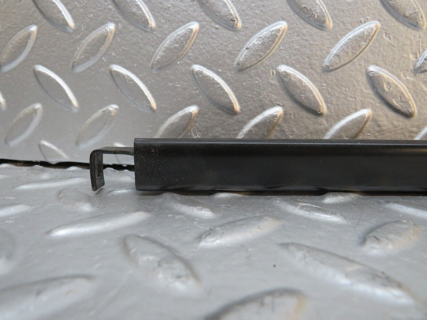 31210 Mercedes-Benz S124 220TE Wagon Rear Right Door Window Channel