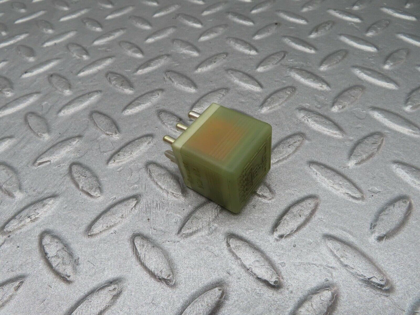 11944 Mercedes-Benz R129 300SL Coupe Door Window Control Relay 0015427819
