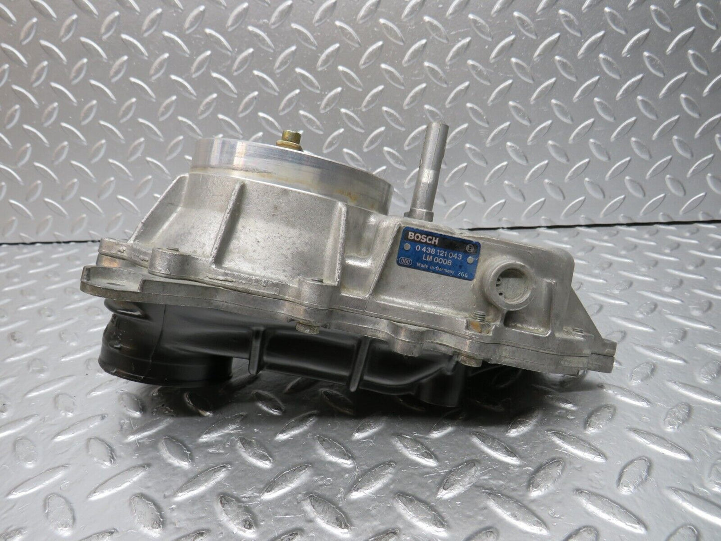 30458 Mercedes-Benz W124 230E Air Flow Mass Meter Sensor Bosch 0438121043