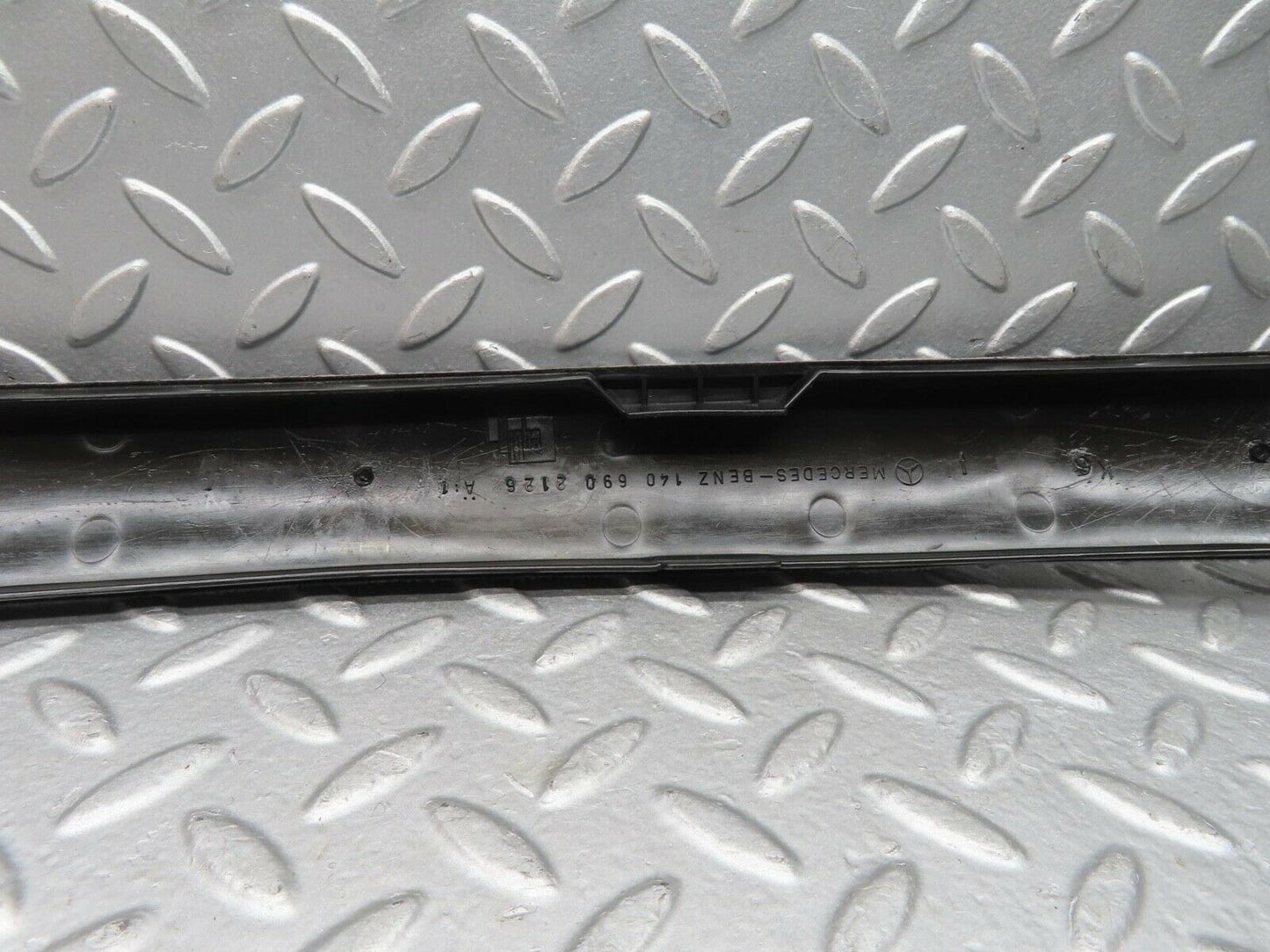 14990 Mercedes-Benz W140 S320 C Pillar Side Cover Left Side 1406902126