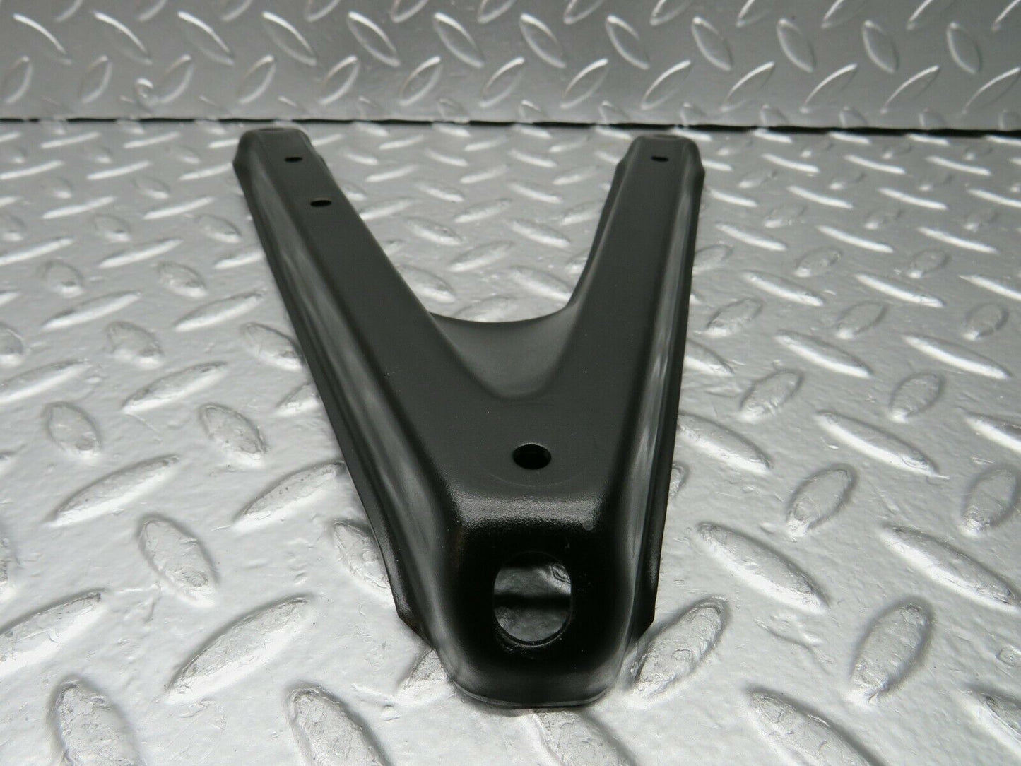 22575 Mercedes-Benz C124 E220 Coupe Air Intake Manifold Bracket