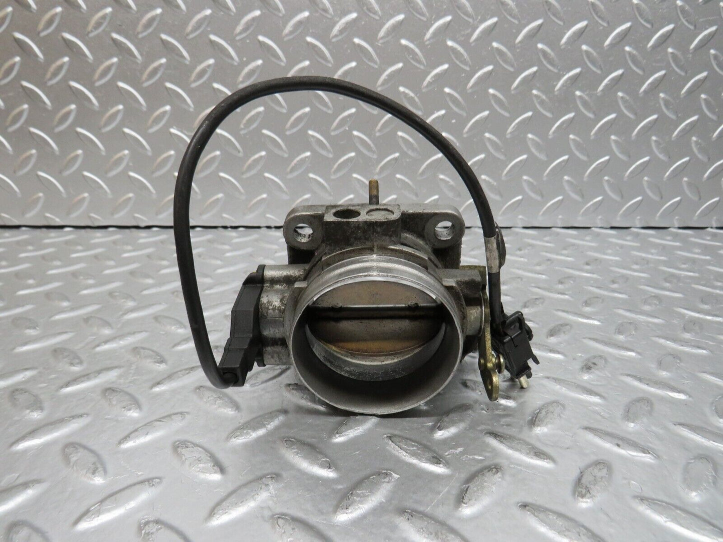 29392 Mercedes-Benz W124 230E Throttle Body Valve With Sensor 0011408153