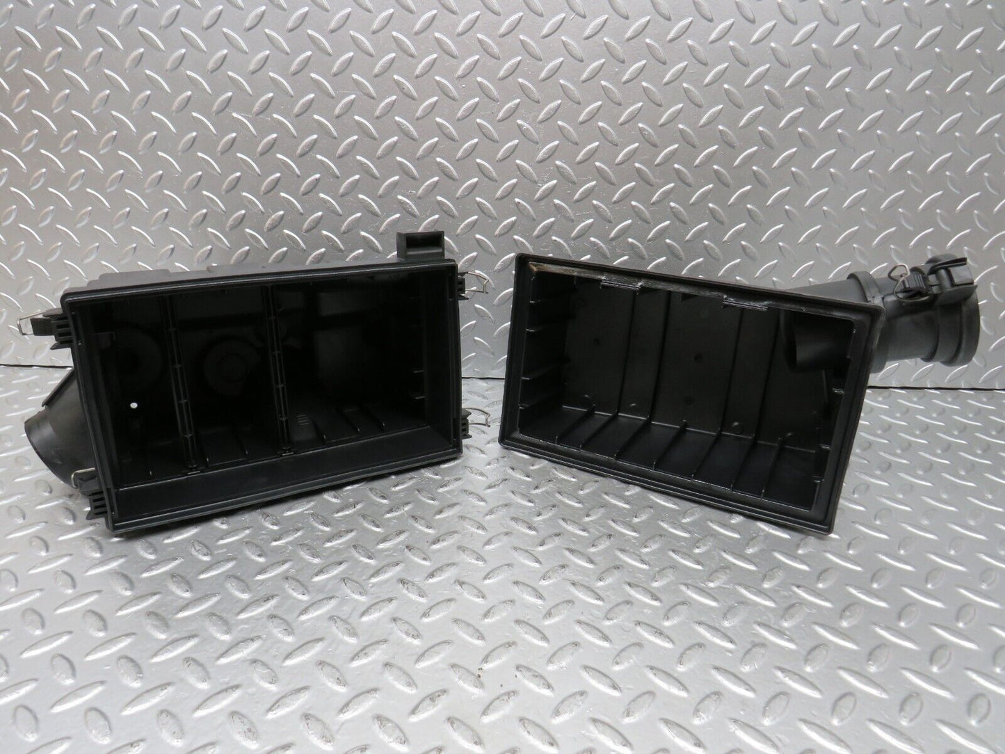 26438 Mercedes-Benz C124 220CE Coupe Air Filter Housing 1110940102